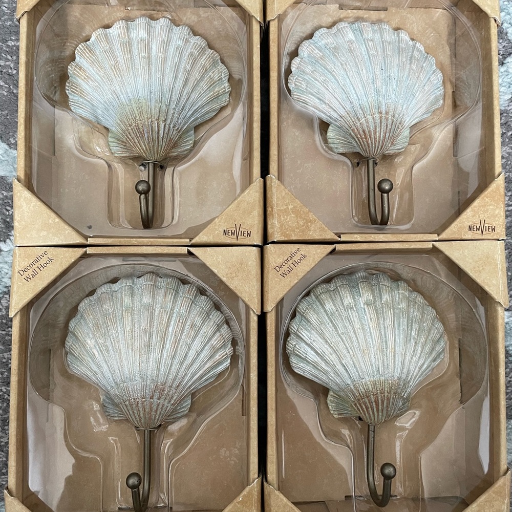 SOLD BNIB Seashell Decorative Wall Hooks